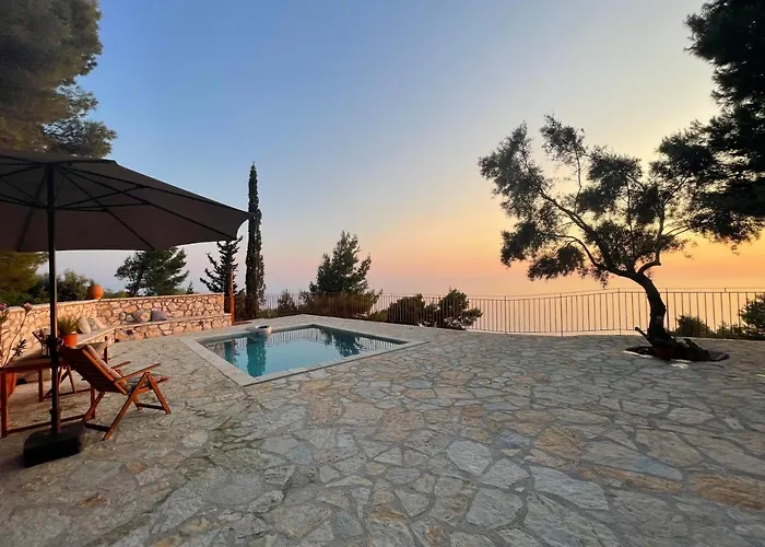 The White House Above Egremni