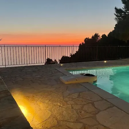 Semesterbostad The White House Above Egremni