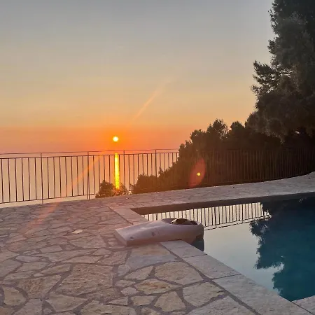 Semesterbostad The White House Above Egremni Athánion