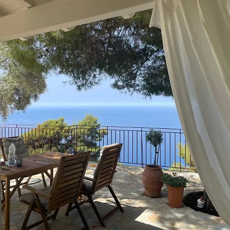 The White House Above Egremni Semesterbostad *