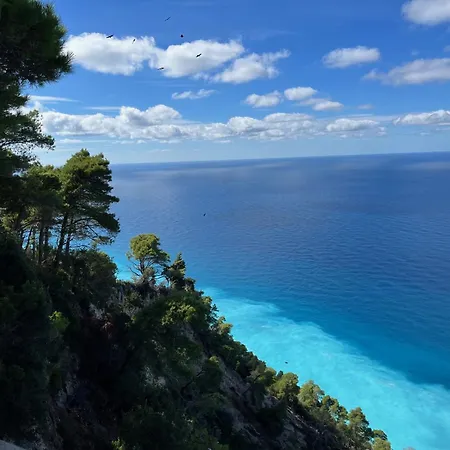 The White House Above Egremni Semesterbostad Athánion