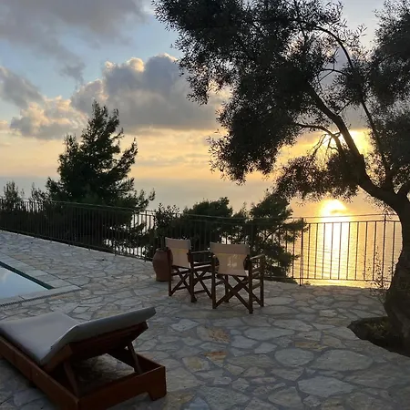 The White House Above Egremni Semesterbostad