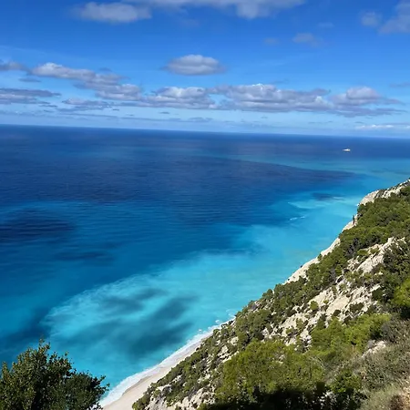 The White House Above Egremni Semesterbostad